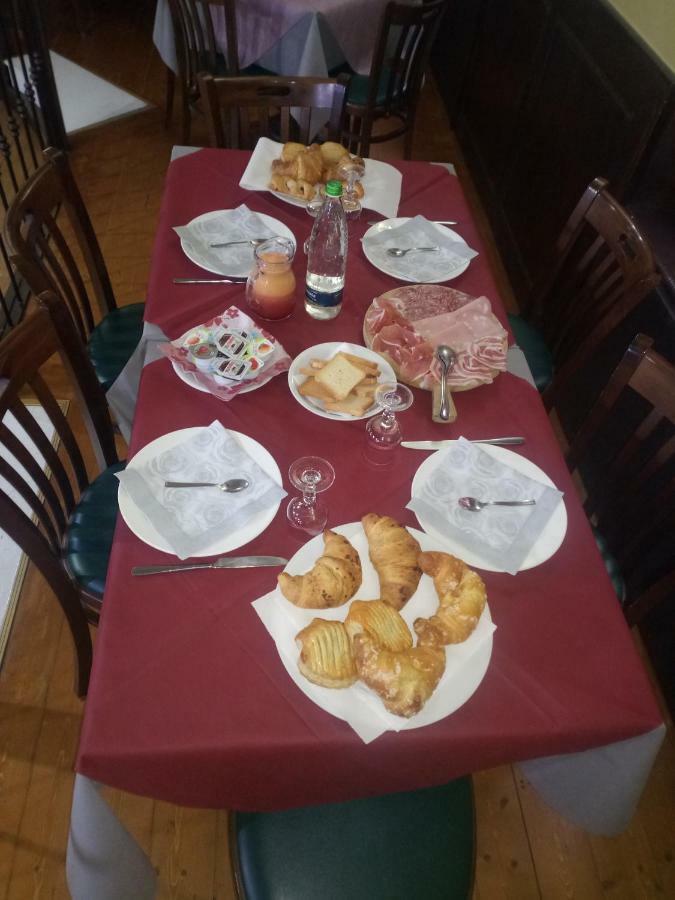 London Cafe Bed & Breakfast Castelnovo ne' Monti Luaran gambar