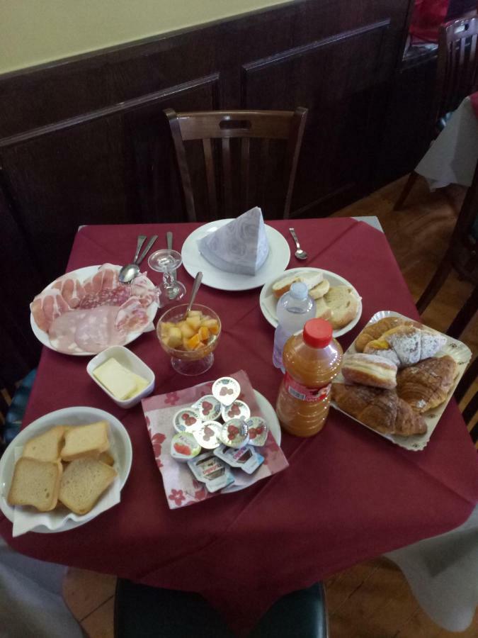 London Cafe Bed & Breakfast Castelnovo ne' Monti Luaran gambar